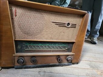 Radio TESLA 618A