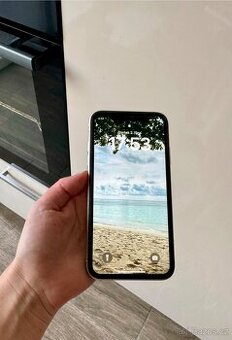 Apple iPhone 11, 64 GB, barva bílá - TOP STAV