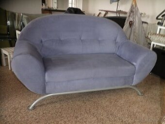 Malá sedačka či gauč