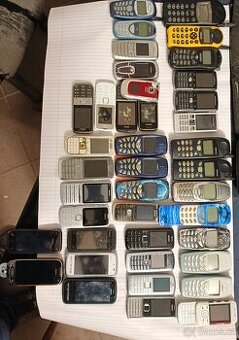 40 starších mobilních telefonů