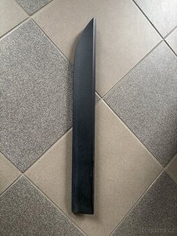 Pravá zadní plastová lišta dveří Peugeot 2008 I.