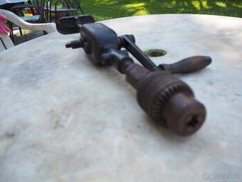 SLEVA: PRODÁM STAROU RUČNÍ VRTAČKU JASO - RETRO