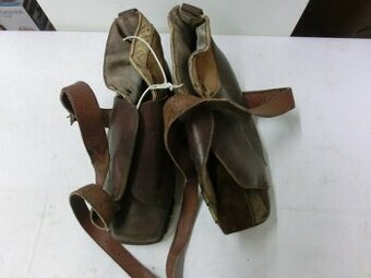 Muzejní starožitné kožené lyžáky