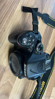 Nikon D5200 + objektivy a příslušenství