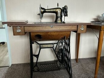 Šlapací šicí stroj Minerva Bobbin