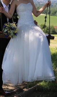 Svatební šaty