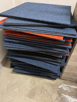 Čtvercový zátěžový koberec 50x50cm cca 50-60m2