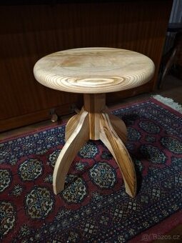 Otocna stolicka zidlicka