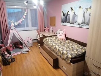 Studentská postel se 3 šuplety, nášlapem + rošt i matrace