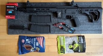 Airsoft M4 + vše potřebné ke střílení