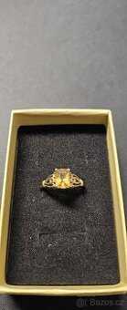 Prodám zlatý prsten s kamínkem