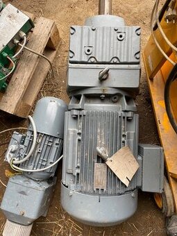 Prodám el motor s převodovkou