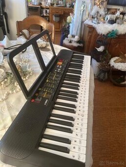 Yamaha PSR-F52