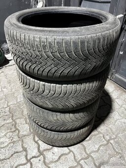 Pneumatiky 235/45 R18 zimní (cena za komplet)