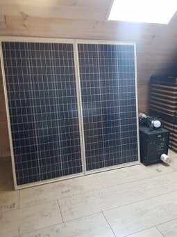 bateriový generátor se solárním panelem