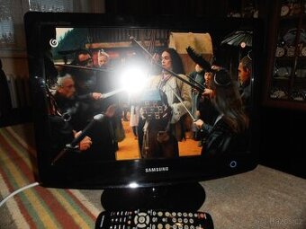 (((  LCD televize SAMSUNG uhl. 51 cm  )))