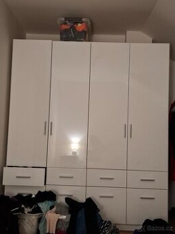 Šatní skříň
