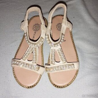 Dětské střevíce s perličkami bez podpatku vel. 30