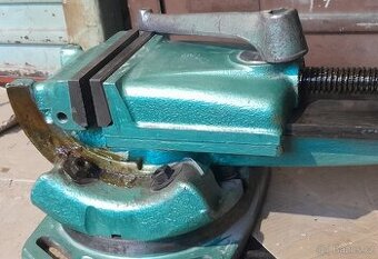 Otočný sklopný strojní svěrák 200mm