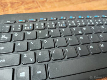 Microsoft All-in-One bezdratova klavesnice s touchpadem