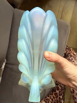 Art demo váza opálové sklo