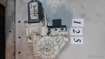 Řídící jednotka dveří a motor stahovačky Octavia