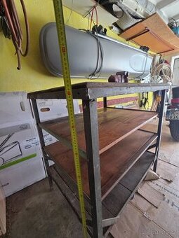 Pracovni stul ponk se sverakem