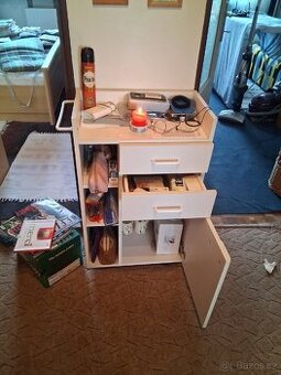 Skříňka k přebalovacímu místu. TOP stav.