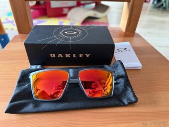 sluneční brýle Oakley Futurity Prizm Polarized