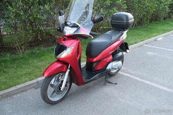 PRODÁM SKÚTR HONDA SH 150i.