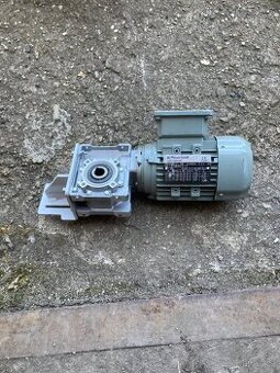 Elektromotor s převodovkou