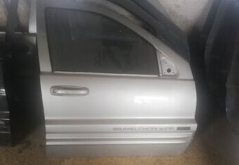 Jeep Grand Cherokee dveře různé barvy