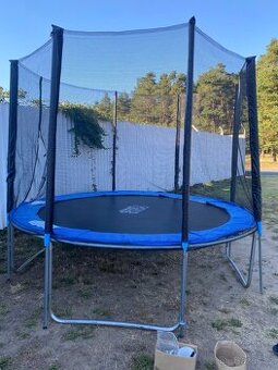 Trampolína