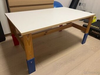 Dětský stůl IKEA + dvě židličky zdarma