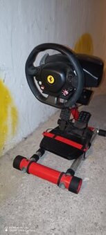 herní závodní volant Ferrari/Thrustmaster s pedály