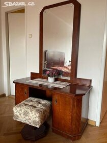 Toaletní stolek se zrcadlem a taburetkou, z 80.let