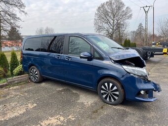 Mercedes Benz V220d 2024