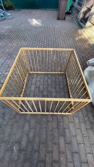 Dětská ohrádka dřevěná lakovaná použita