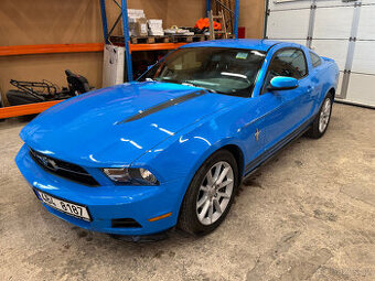 Ford Mustang, 4,0L manuál - garážovaný