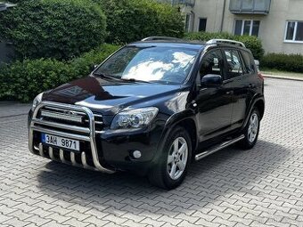 Toyota Rav4 2.2 D4-D 130kW SUV 4x4 Navi Tempomat Rám Nášlapy