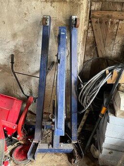 Sklopny hydraulicky zvedak motoru - 1
