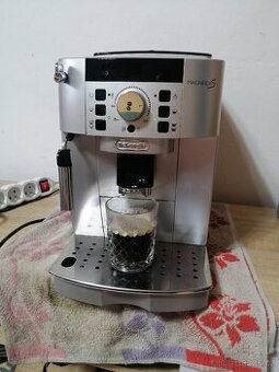Automaticky kavovar DeLonghi