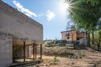 Prodej vily s rozsáhlým pozemkem 5 181 m² , ŽELEŠICE