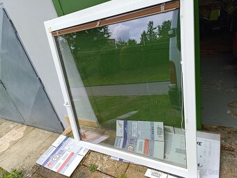 Plastové okno v 149cm, š 140cm