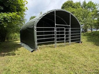 Prodám nový přístřešek pro zvířata o 6 × 6 × 3,7 m.