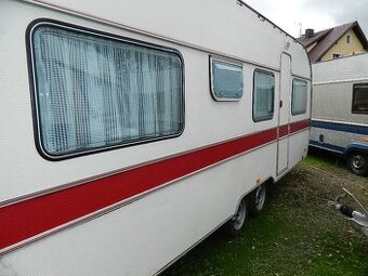 Dvouosý karavan Wilk - výborný stav