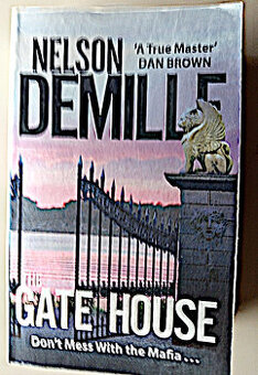 Daruji knihu "The Gate House" (anglicky)