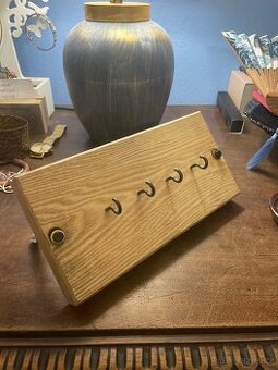 Rustikální věšák