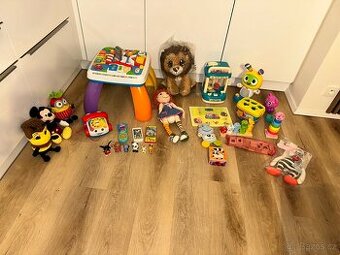 Mix hraček - skládačky, hrací, naučné, plyšáci
