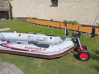 Člun s elektrickým motorem